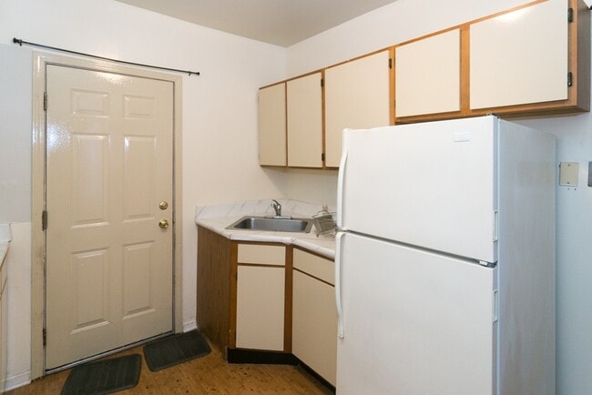 Foto del edificio - 5744 N Winthrop Ave