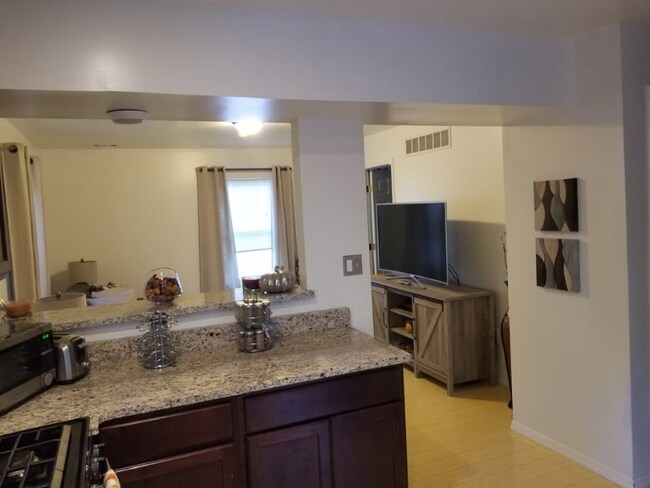 Foto del edificio - 1713 Wade St Ext