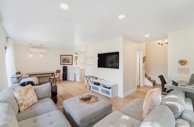 Foto del edificio - 2722 Ariane Dr