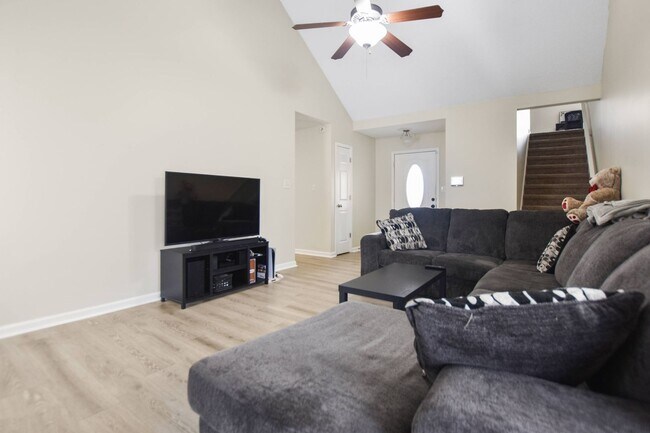 Foto del edificio - Three Bedroom with Bonus!