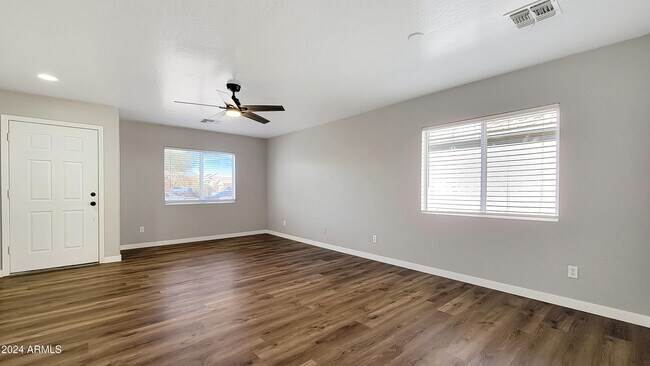 Foto del edificio - 10201 N 115th Dr