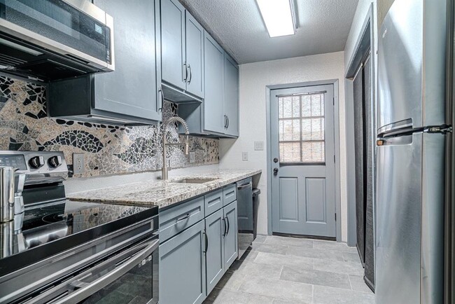 Foto del edificio - 3303 W Greenridge Dr