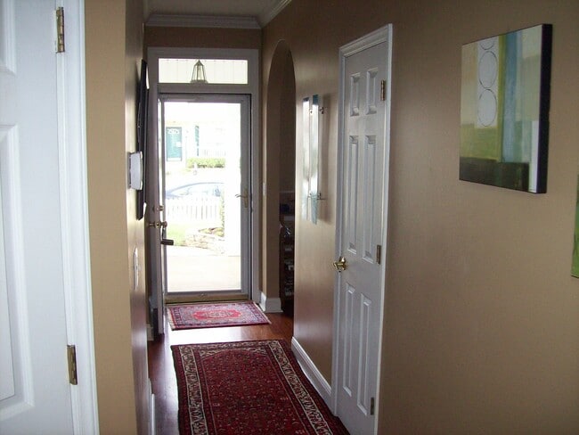 Building Photo - 5024 Village Lawn Dr