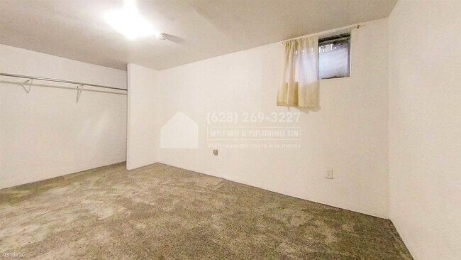 Building Photo - 3 br, 1.5 bath Townhome - 2507 Rainbow DR ...