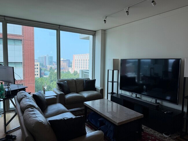 Foto del edificio - 1570 Elmwood Ave