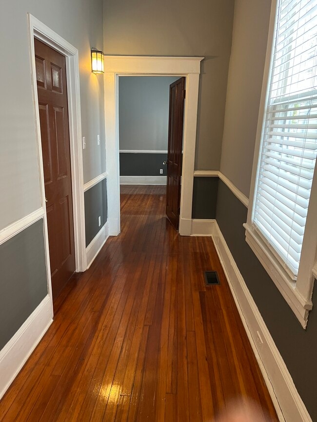 Building Photo - 291 W Main St