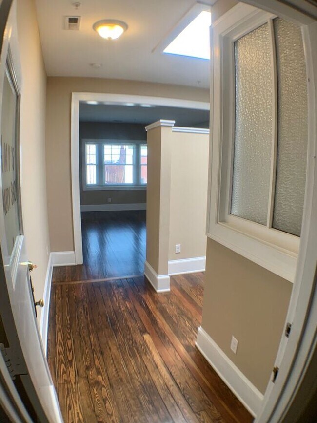 Building Photo - 530-A N. Liberty St-1BR/1BA-Downtown APT!!!!