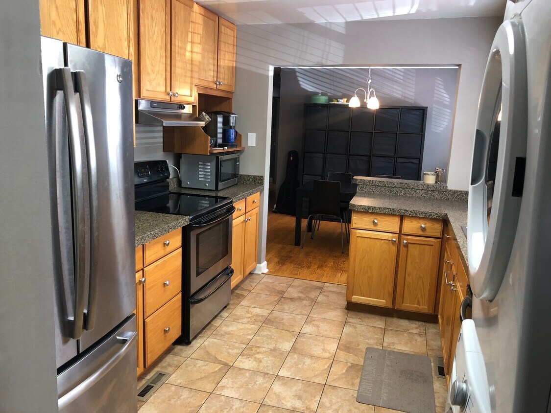 11 Garden Dr, La Grange Park, IL 60526 Condo for Rent in La Grange Park, IL