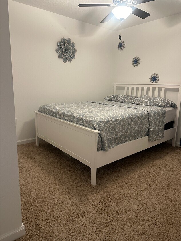 Foto del edificio - 3421 Yarian Dr