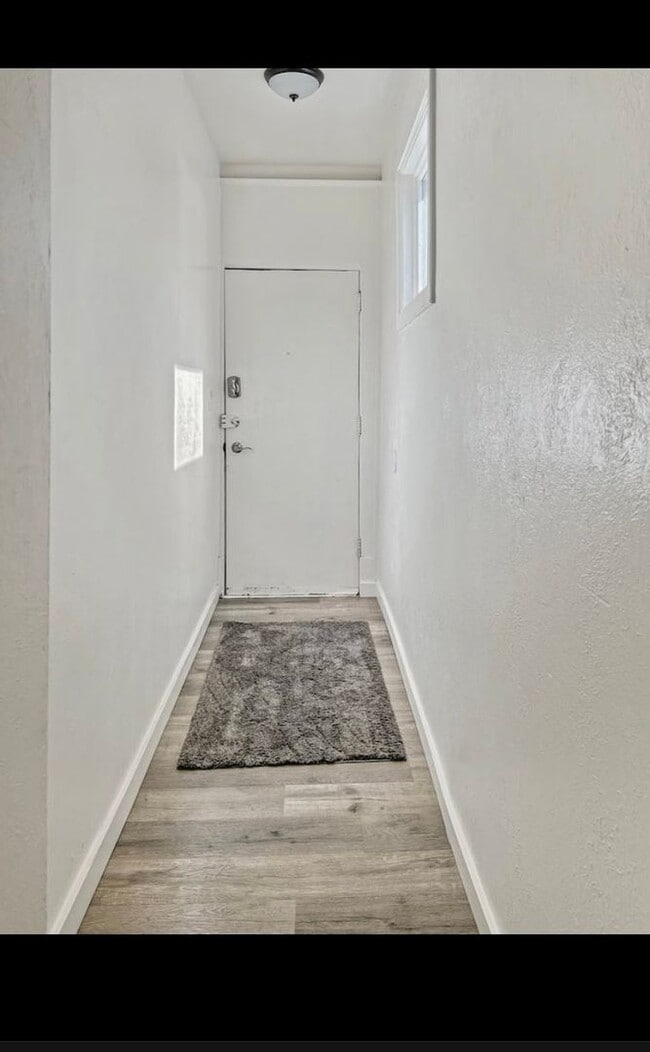 Building Photo - 566 E 800 S