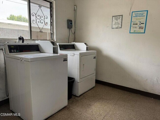 Foto del edificio - 13507 Victory Blvd