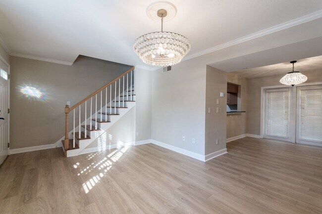 Foto del edificio - Beautiful 2BR/1.5BA condo in a gated community in the heart of Sandy Springs