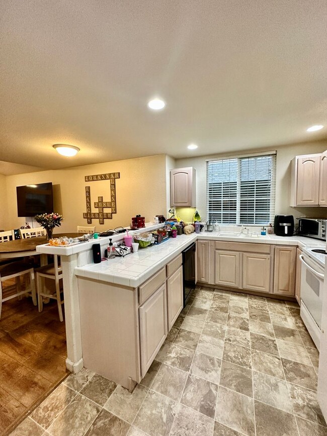 Foto del edificio - Davis - Centrally Located Home