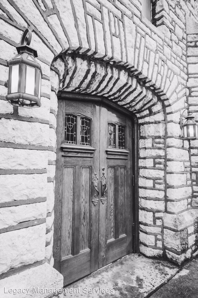 Building Photo - 1334 Neil Ave
