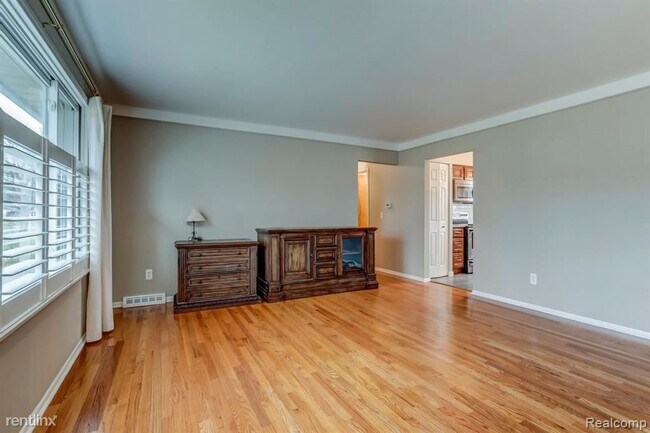 Building Photo - 3 br, 1 bath House - 1165 Fairground St