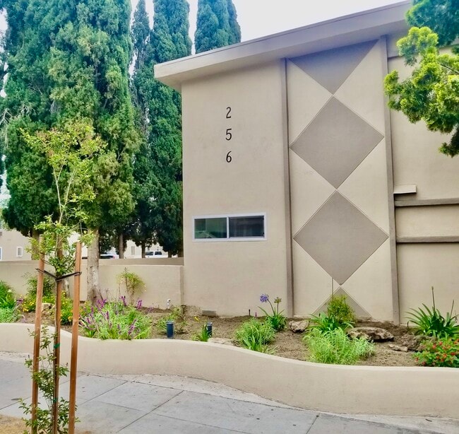 Building Photo - 256 W Verdugo Ave
