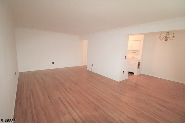 Building Photo - 605 Grove St