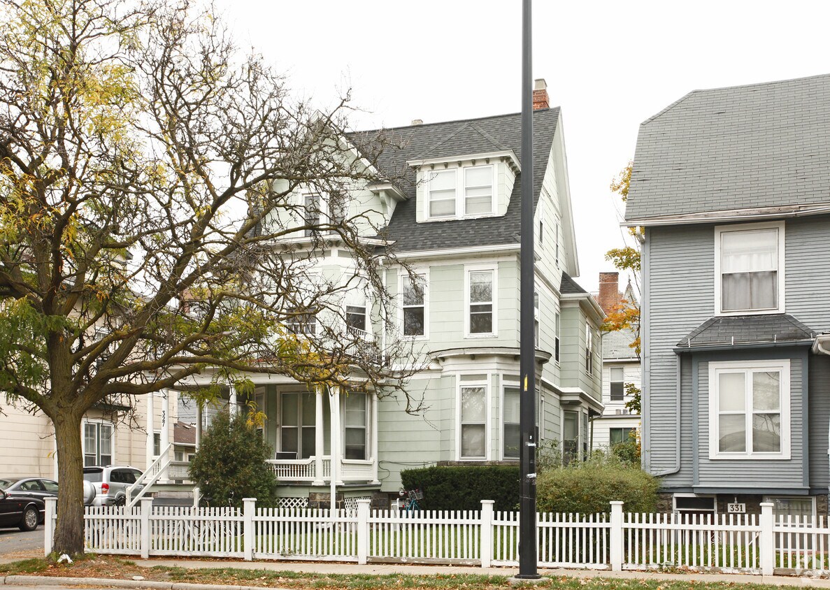 Building Photo - 327 S Division St