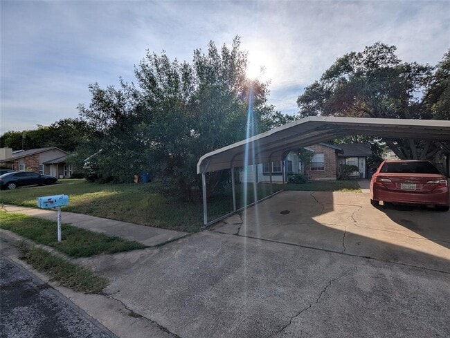 Building Photo - 8002 Clydesdale Dr