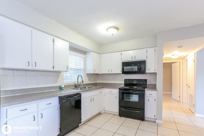 Building Photo - 4500 58th St N, St Petersburg, FL 33709