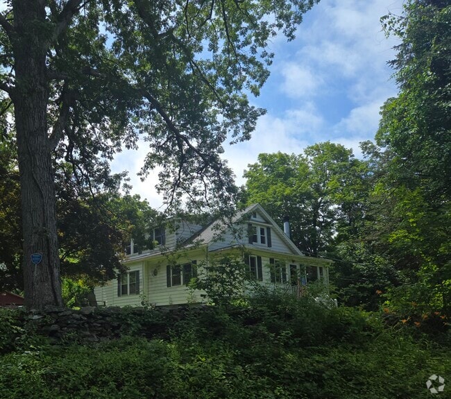 Building Photo - 275 Silver Hill Rd