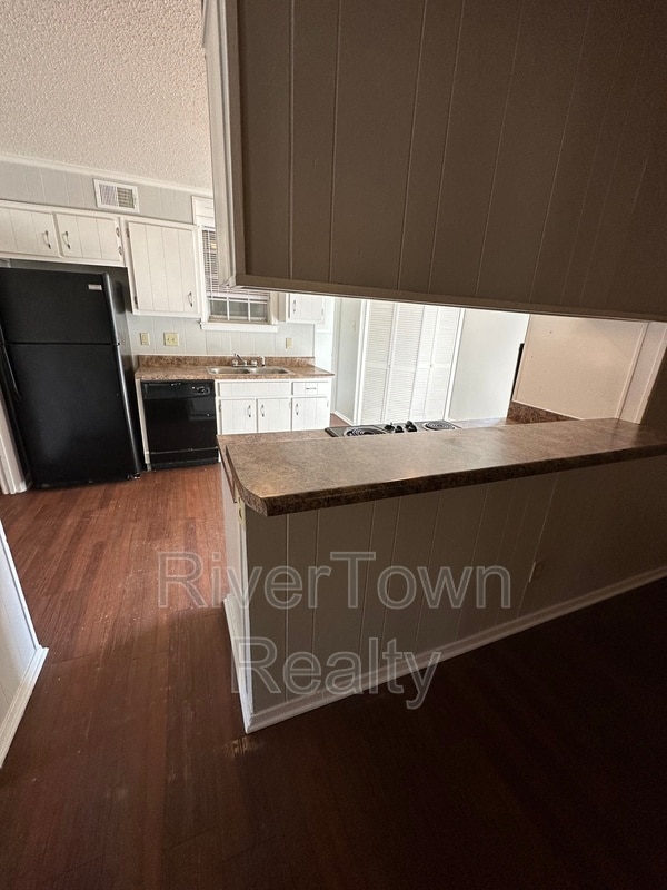 Building Photo - 6077 Mingle Dr