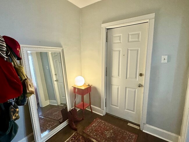 Foto del edificio - 2552 N Southport Ave