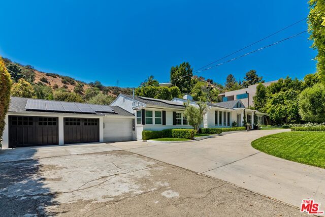 Foto del edificio - 1829 Coldwater Canyon Dr