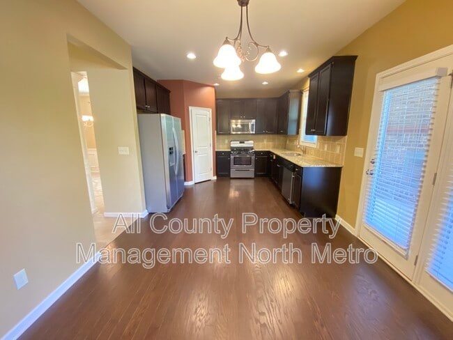 Building Photo - 5060 Glencliff Dr