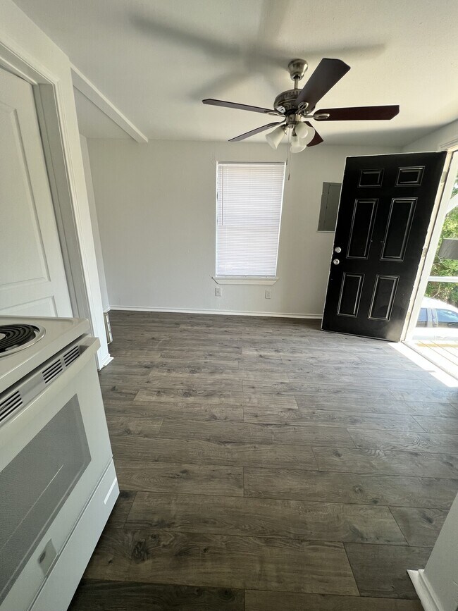 303 W Richard Ave Unit 6, Kingsville, TX 78363 Condo for Rent in