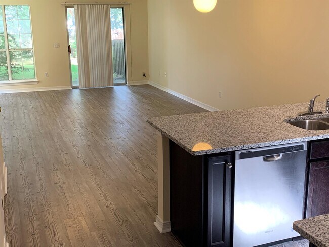 Building Photo - 2717 Bay Club Dr