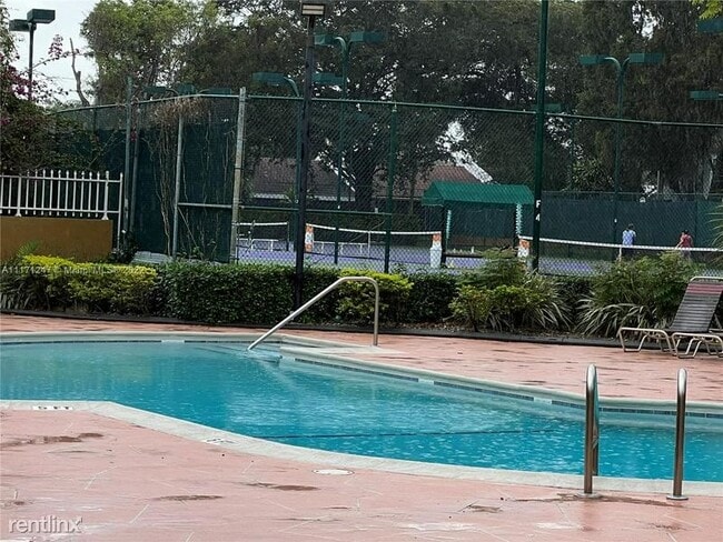 Building Photo - 2 br, 1 bath Condo - The Courts Apartments...