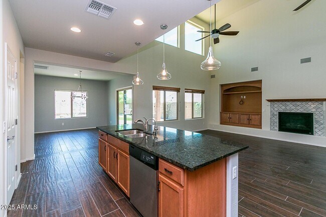 Foto del edificio - 26833 N 14th Ln