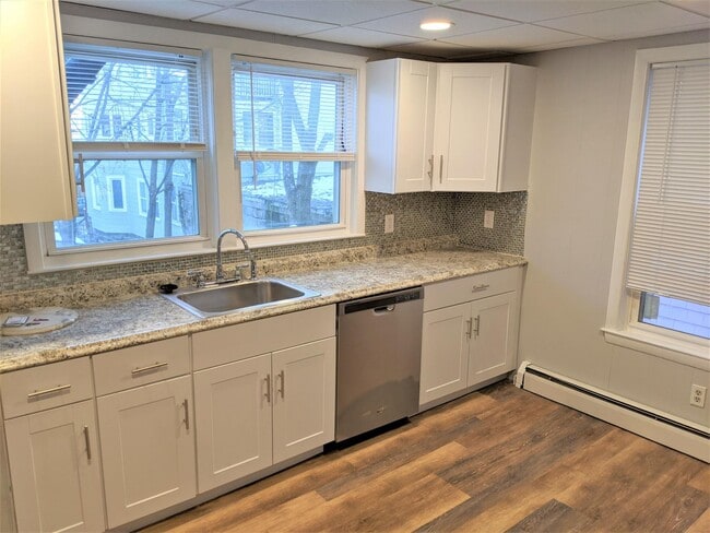 Building Photo - 49 Hudson St