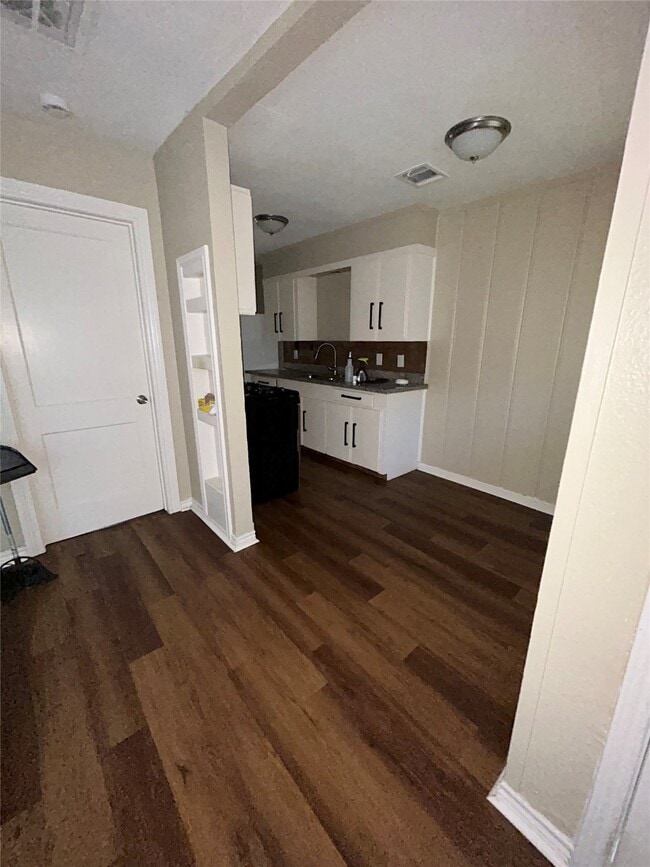 Building Photo - 1729 Scott St