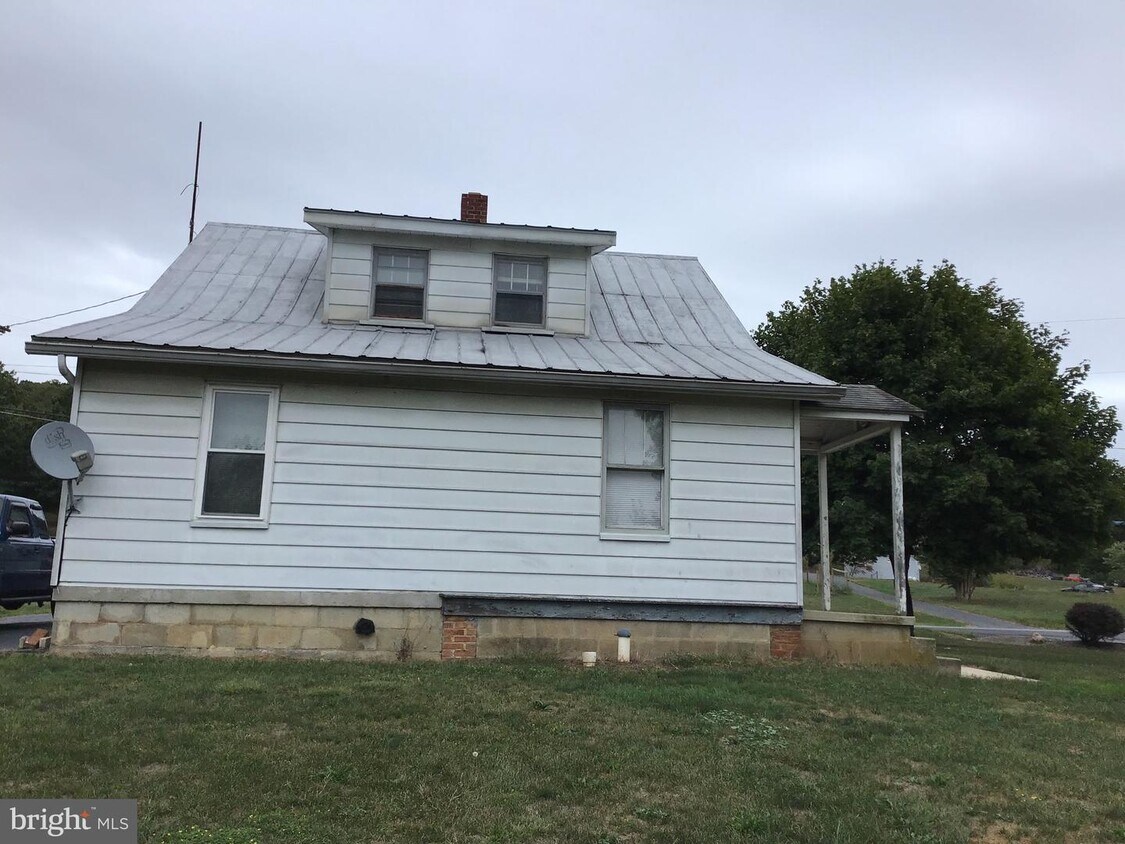 8036 Mentzer Gap Rd, Waynesboro, PA 17268 House Rental in Waynesboro