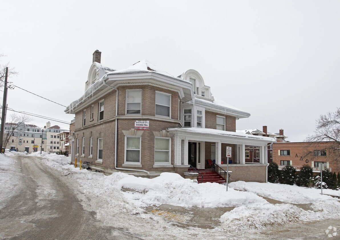 Primary Photo - 626 Henry St