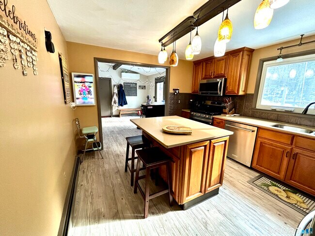 Foto del edificio - 24 Kellogg Rd