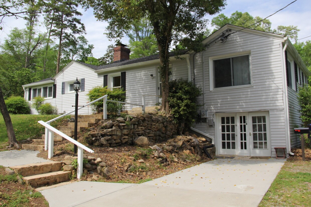 Primary Photo - 100 Eastwood Lake Rd
