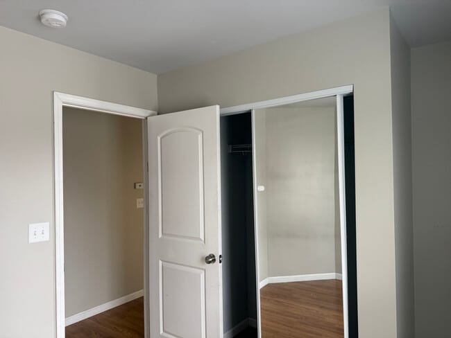 Building Photo - 206 S Springfield St