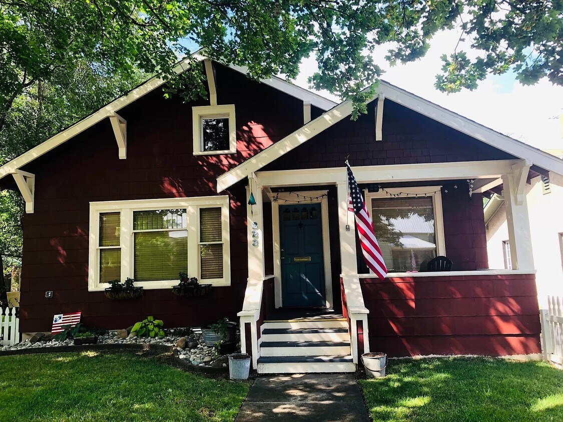 Primary Photo - 223 Cottage Ave