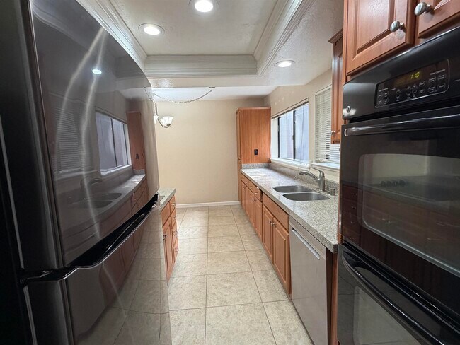 Foto del edificio - 5143 Oakdale Ct