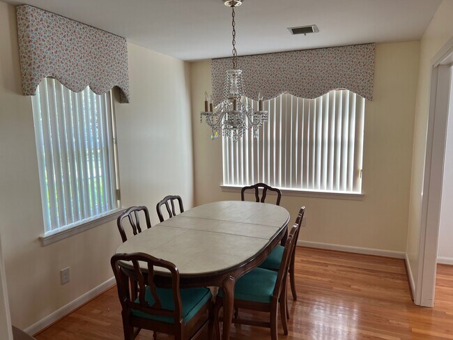 Comedor - 1810 N 58th Ave