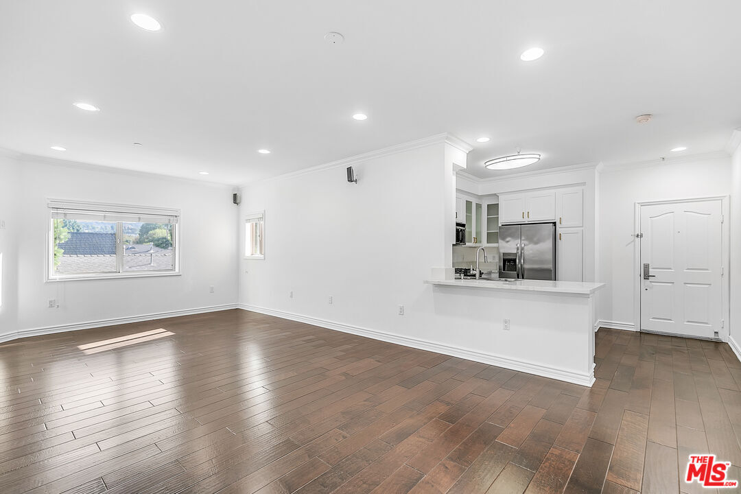 Primary Photo - 11504 Moorpark St