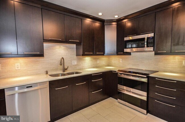 Foto del edificio - 7312 Greentree Rd