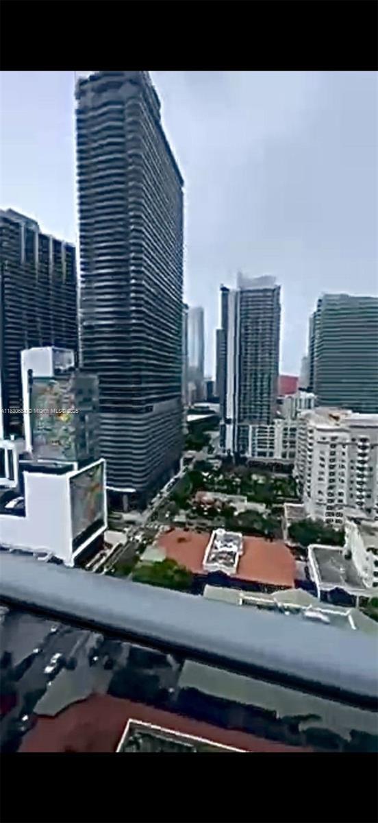 Foto del edificio - 45 SW 9th St