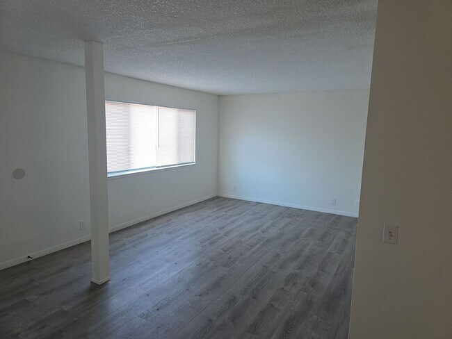 Foto del edificio - LOVELY & SPACIOUS 2 BEDROOM PENTHOUSE CONDOMINIUM