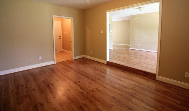 Building Photo - 3907 Botany Ln