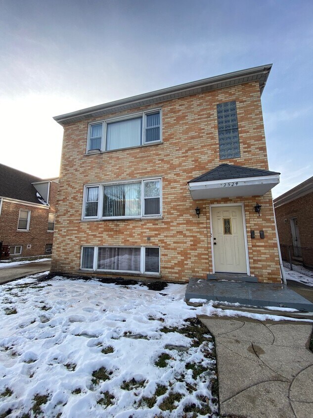 2524 N Normandy Ave Unit 1, Chicago, IL 60607 Room for Rent in