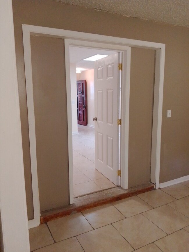 Building Photo - 2537 Chris Ct